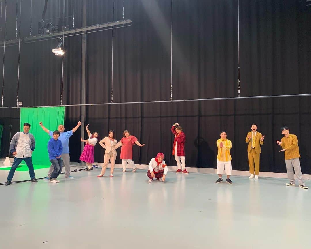 第7キングダム【公式】のインスタグラム：「‪📢本日、レギュラー放送 最終回😢 .‬ ‪12:45からの #第7キングダム は、新キャラ『3時のハイテンション』が登場💃#小林よしひさお兄さん にハイテンションを注入💉して、よしお兄さんの殻を破ります🤭❗️. . さらに『新キャラ開発会議』では #松丸亮吾 さんが、４コマ漫画のオチを推理🔍するキャラを考案❗️みんなも一緒にオチを考えてみてね💡.‬ . ‪レギュラー: #霜降り明星 #EXIT #ハナコ #3時のヒロイン ‬ ‪ナレーター: #木村昴‬ #奈波果林」