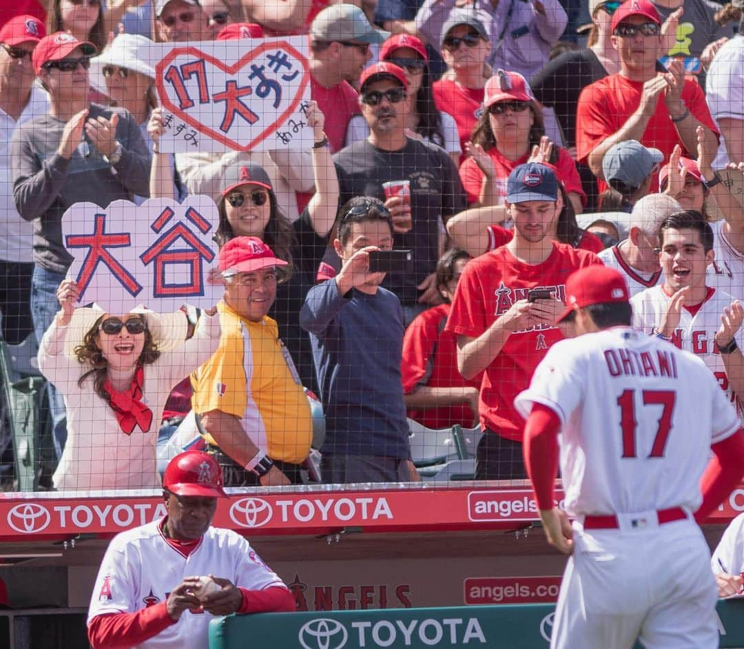 大谷翔平さんのインスタグラム写真 - (大谷翔平Instagram)「Very grateful for my amazing fans. Excited to be on IG to stay connected with you all」6月21日 10時00分 - shoheiohtani