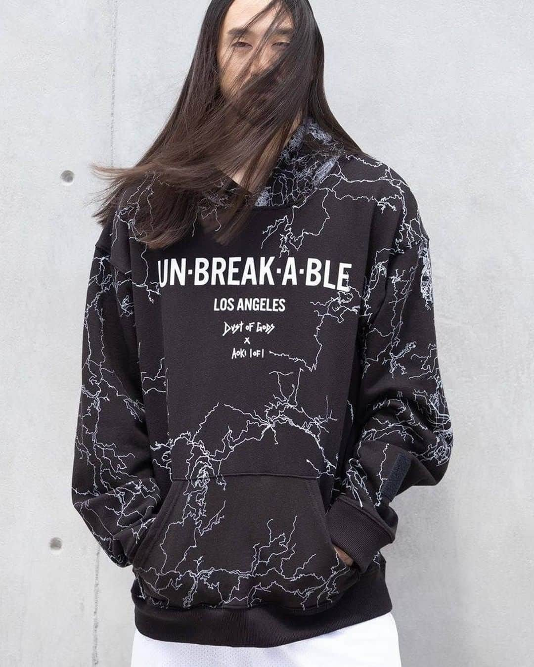 スティーヴ・アオキさんのインスタグラム写真 - (スティーヴ・アオキInstagram)「Excited to announce UNBREAKABLE - Dust of Gods x AOKI1of1 collab! Cop one of these limited hand made hoodies while you can! Proceeds to benefit the Red Cross in their battle against COVID-19! @dustofgods @aoki1of1 @dimmak @dimmakcollection」6月21日 10時00分 - steveaoki