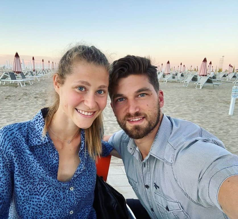 カロリーナ・モスケーニさんのインスタグラム写真 - (カロリーナ・モスケーニInstagram)「Small things with great love 💕 #sunsetime #seaside #italy #rimini #love #dinnerwithaview #lastnight」6月21日 15時36分 - carolinamoscheni