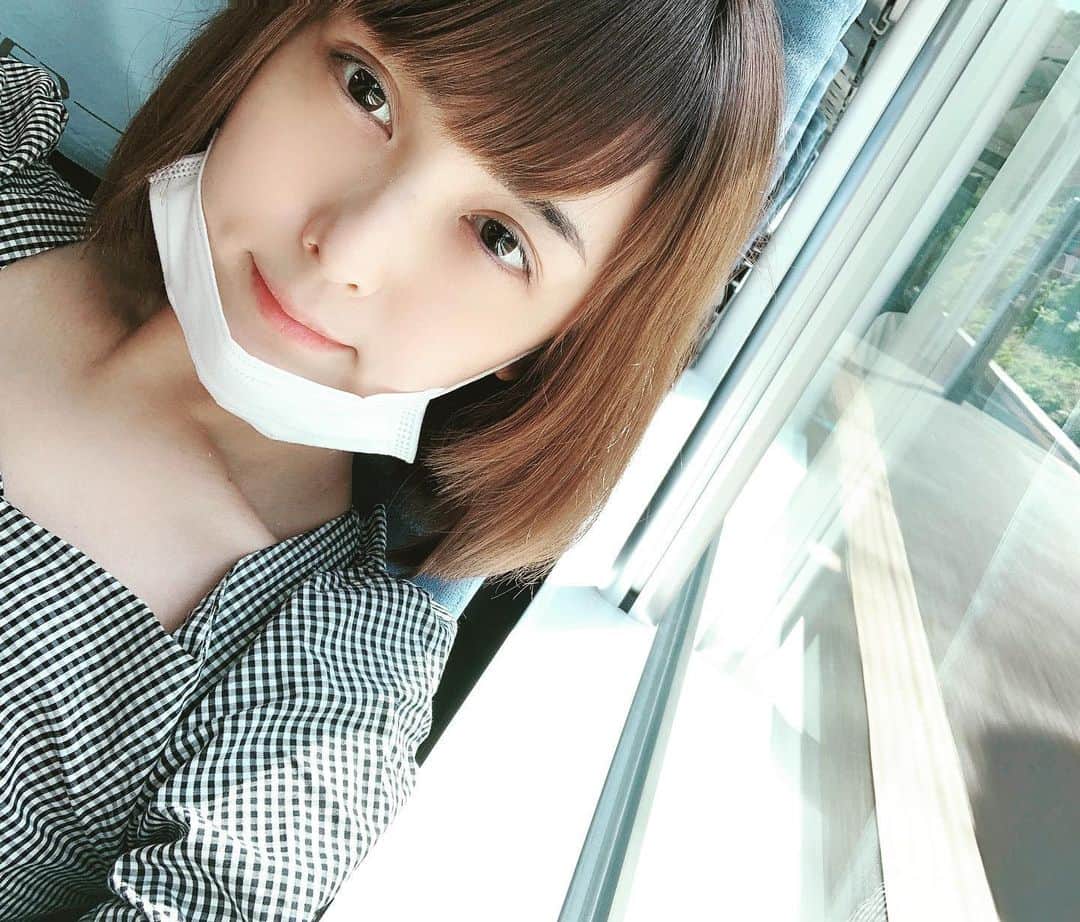 のインスタグラム：「世界の車窓から(大嘘)  髪もう伸びてきた。はやい。 伸ばそうかなwww」