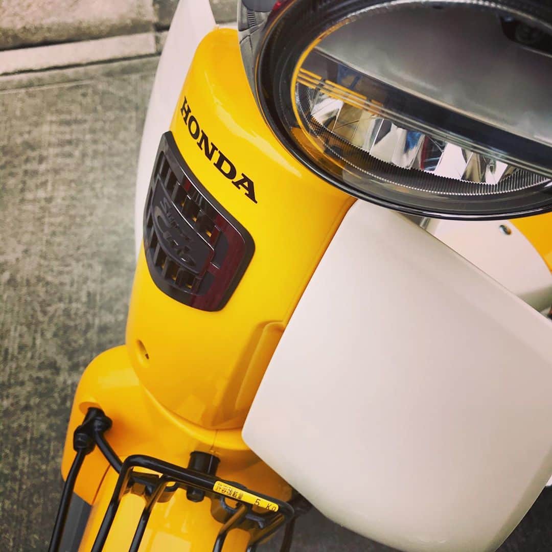 小森高博のインスタグラム：「新しいオモチャを買ってしまった！かわいい！ #AA09 #スーパーカブ50」