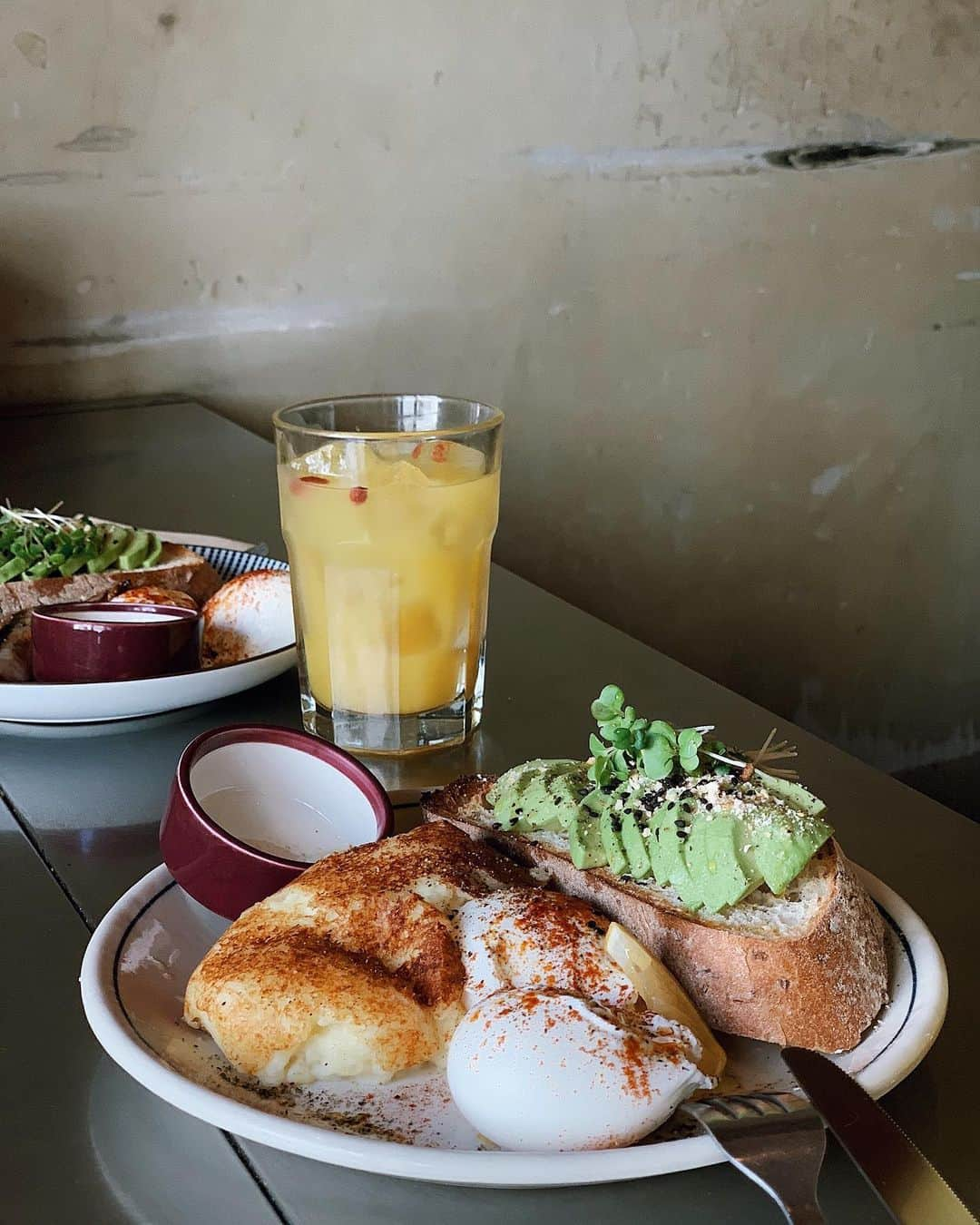 C A F E L O V E Rさんのインスタグラム写真 - (C A F E L O V E RInstagram)「ㅤ tractor moaning // 代官山 ㅤ 8時〜tractor morningとして素敵な朝食を、 夜はtractorとしてバーに 素材にもこだわっていて、 本格的で贅沢なワンプレートご飯がいただけるお店 ㅤ @tractor_morning  #tractormoaning #トラクターモーニング ㅤ ※営業状況やメニューなど詳細は、 各アカウントでご確認ください それぞれができる形で大好きなカフェを応援しよう！ #コロナフードアクション」6月21日 10時40分 - _cafelover_