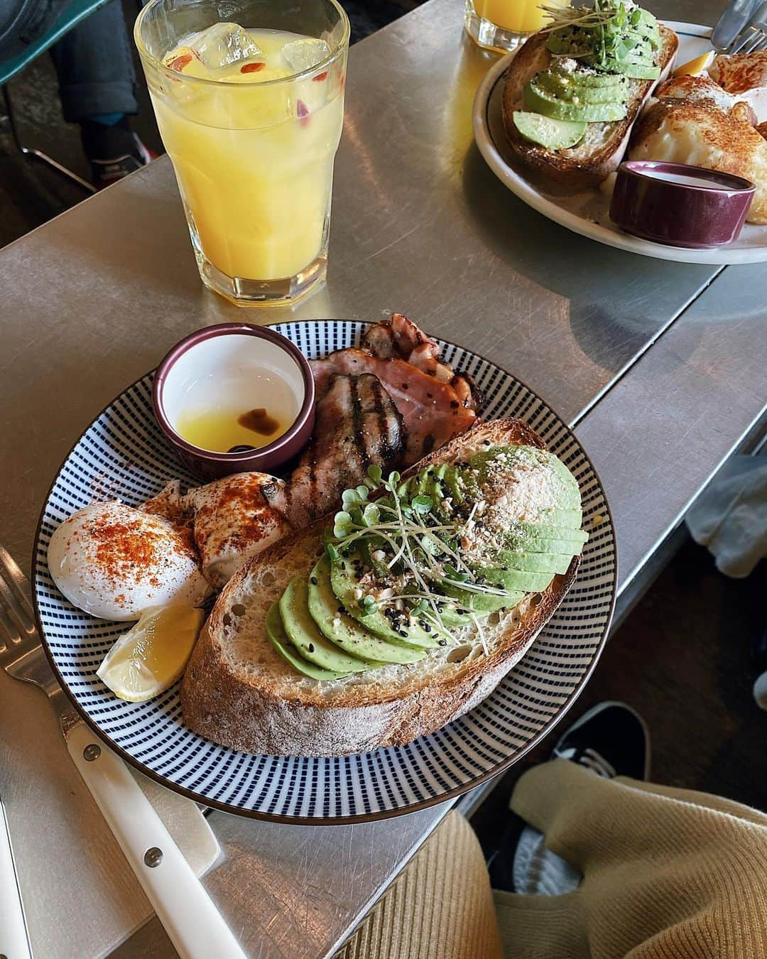 C A F E L O V E Rさんのインスタグラム写真 - (C A F E L O V E RInstagram)「ㅤ tractor moaning // 代官山 ㅤ 8時〜tractor morningとして素敵な朝食を、 夜はtractorとしてバーに 素材にもこだわっていて、 本格的で贅沢なワンプレートご飯がいただけるお店 ㅤ @tractor_morning  #tractormoaning #トラクターモーニング ㅤ ※営業状況やメニューなど詳細は、 各アカウントでご確認ください それぞれができる形で大好きなカフェを応援しよう！ #コロナフードアクション」6月21日 10時40分 - _cafelover_