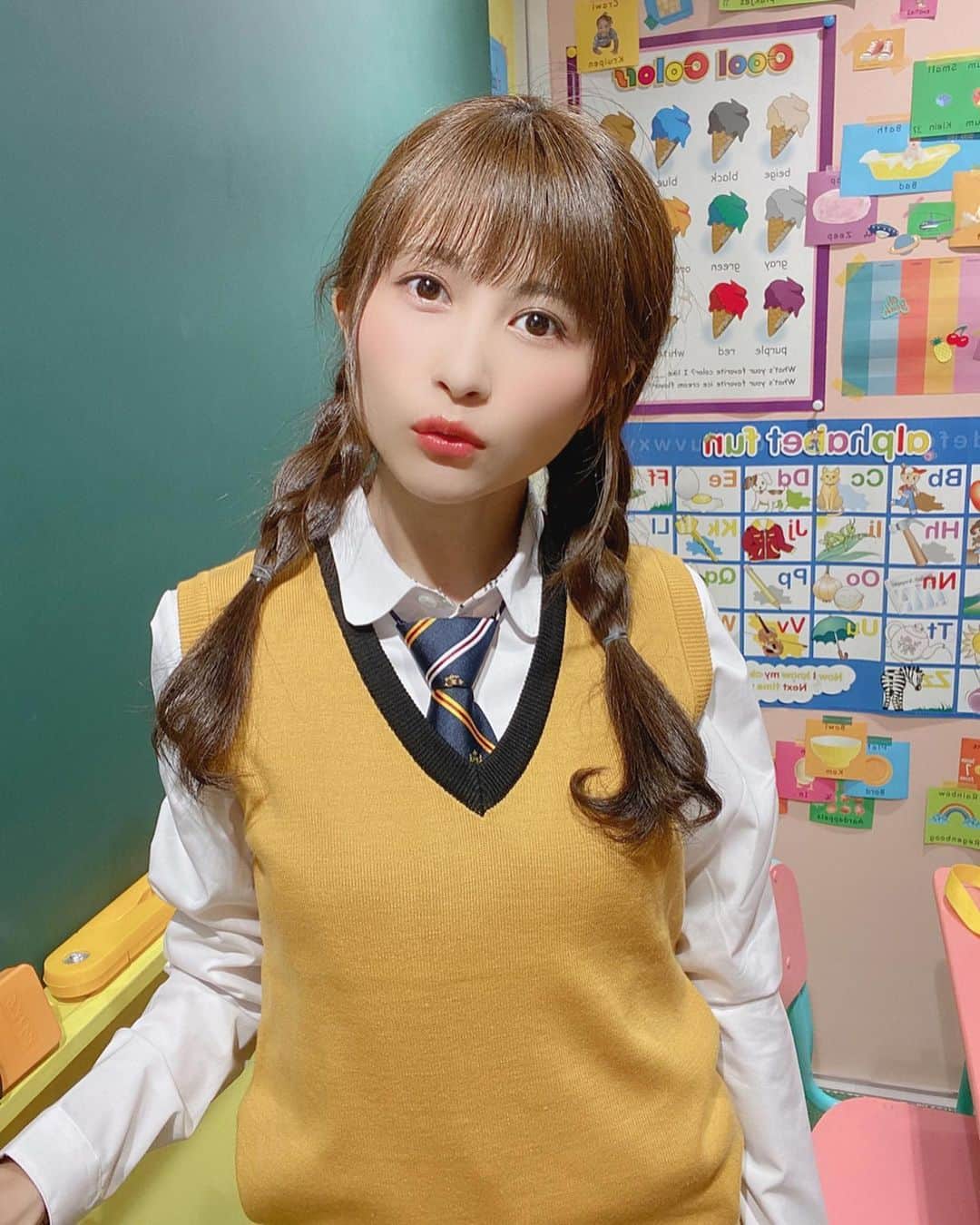 金澤有希さんのインスタグラム写真 - (金澤有希Instagram)「・・ 韓国制服を着て韓国の学校に登校した気分になれる場所があるんです！ ﻿・ 憧れのイエローベストと流行りのカチューシャ！ ・﻿ フォトスポットの﻿クオリティが高くて 学生気分になりました🏫 ﻿・ 制服を着てお外にお出かけしてもいいの🧸🥐﻿ ﻿・ ・ おすすめなので行ってみてね🍨🥣 ﻿・ カチューシャ リュック 制服をレンタルしました🐸﻿﻿ ﻿ 《@sepurish.rental 》 ﻿・ ・ ﻿ #新大久保 #セプリッシュ#プリクラ#韓国ファッション #韓国制服 #韓国制服レンタル #制服 #新大久保カフェ #カチューシャ#sepurish#nuguna #nuguna韓国制服レンタル #교복 #교복스타그램 #韓国コーデ #フォトスポット #東京観光」6月21日 10時54分 - yuuki_kanazawa0501