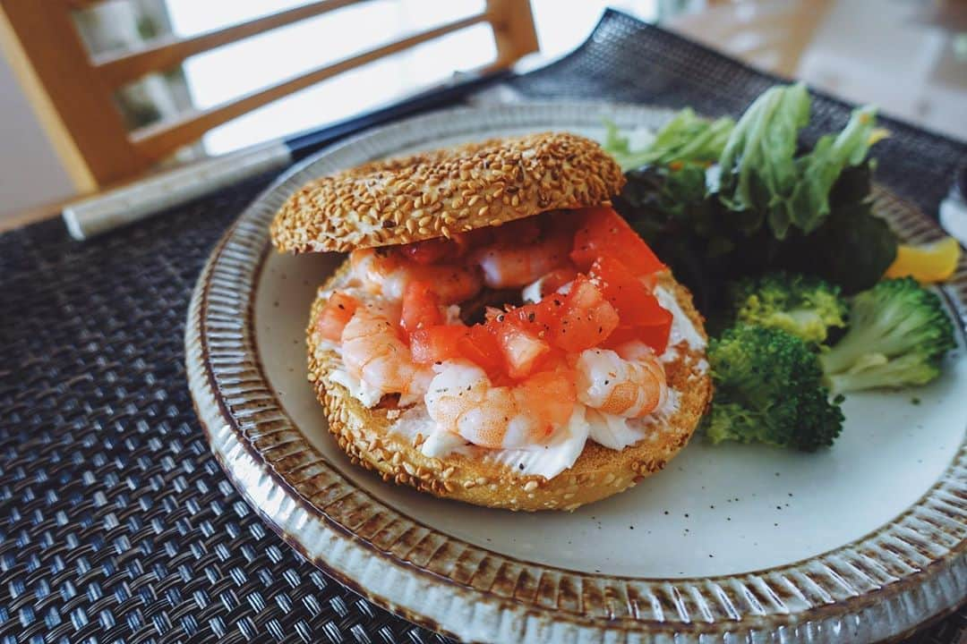 momo8631のインスタグラム：「2020.06.21 ベーグルのある生活 ...... #foodie #breakfast #bagel #朝食」