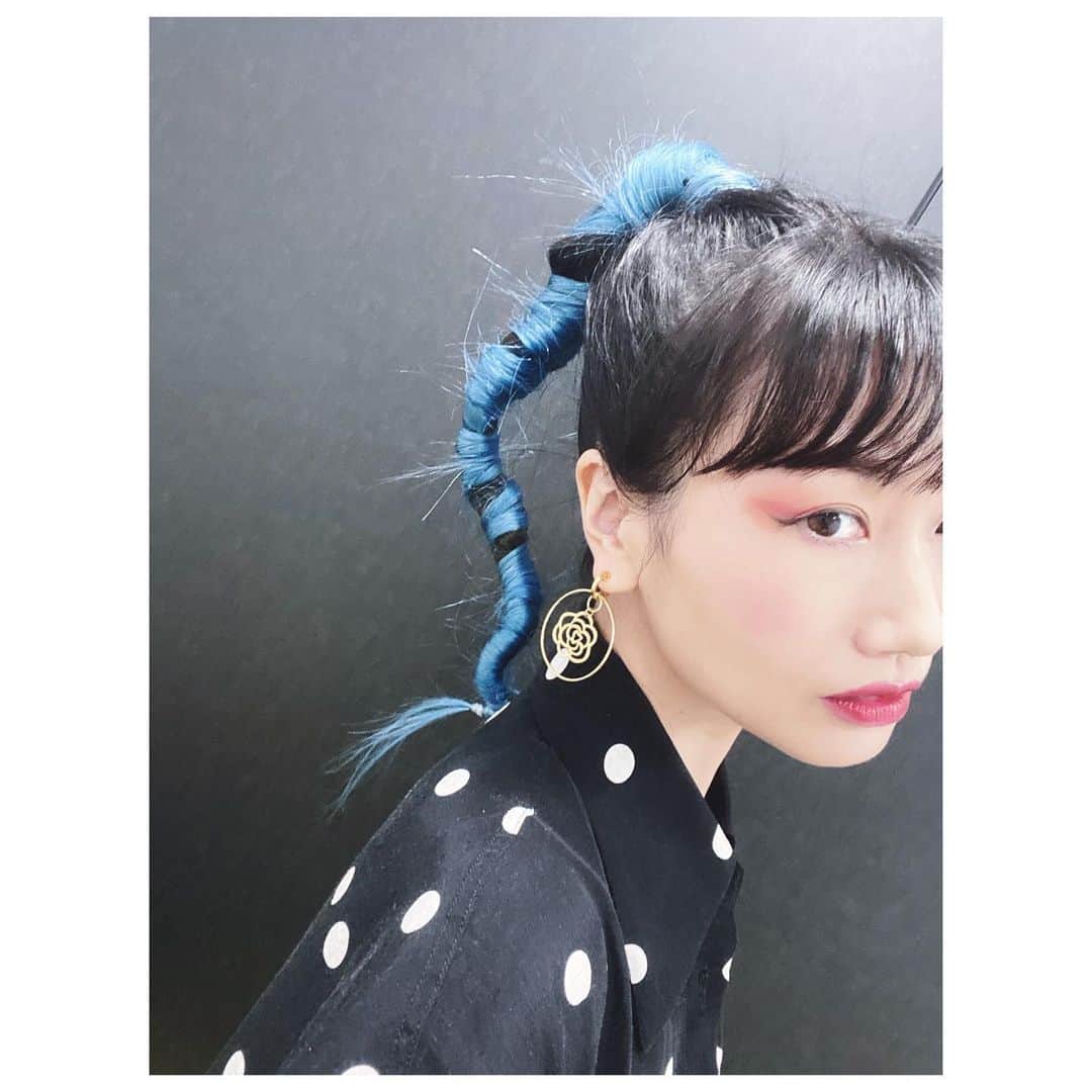 大塚愛さんのインスタグラム写真 - (大塚愛Instagram)「いいえ私は蠍座のオンナ〜 いやいやほんとは乙女座のオンナ〜  もしくはエイリアン9  AIO　#hair #hairstyle  #blue #scorpion #エイリアン」6月21日 11時35分 - aiotsuka_official