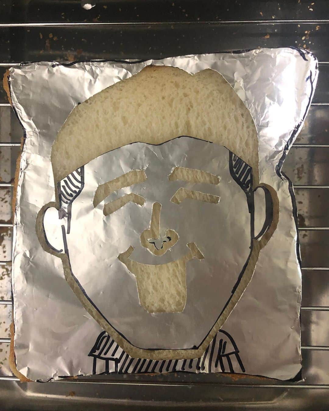 田畑祐一のインスタグラム：「トーストアート作品🍞「チョコレートプラネット長田さん」 チョコプラさんのYouTube企画に呼んで貰った時に焼きました🍞✨是非、YouTube見ながら、召し上がれ〜☺️ #食パンアート #トーストアート #チョコレートプラネット #長田さん #俺たちの兄貴 #うちは焼き一本でさせて貰ってます #吉本自宅劇場」