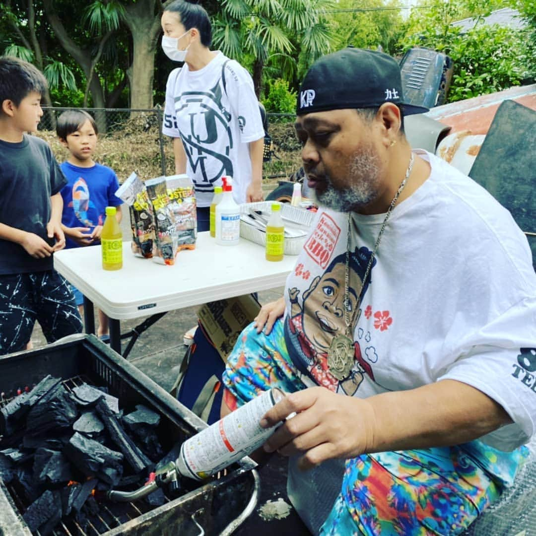 小錦千絵（TAUPOU）さんのインスタグラム写真 - (小錦千絵（TAUPOU）Instagram)「🌴ALOHA🌴  何ヵ月ぶりのBBQーーー！！！！ 天気は曇りで暑過ぎずサイコーーー😃⤴️⤴️ Konishiki BBQソース絶賛発売中(⌒0⌒)／~~ ・ ・ ・ ・ ・ ・  #BBQ #バーベキュー #KONISHIKIBBQソース #小錦 #小錦八十吉 #小錦千絵 #KONISHIKI #小錦夫妻」6月21日 11時50分 - taupou52