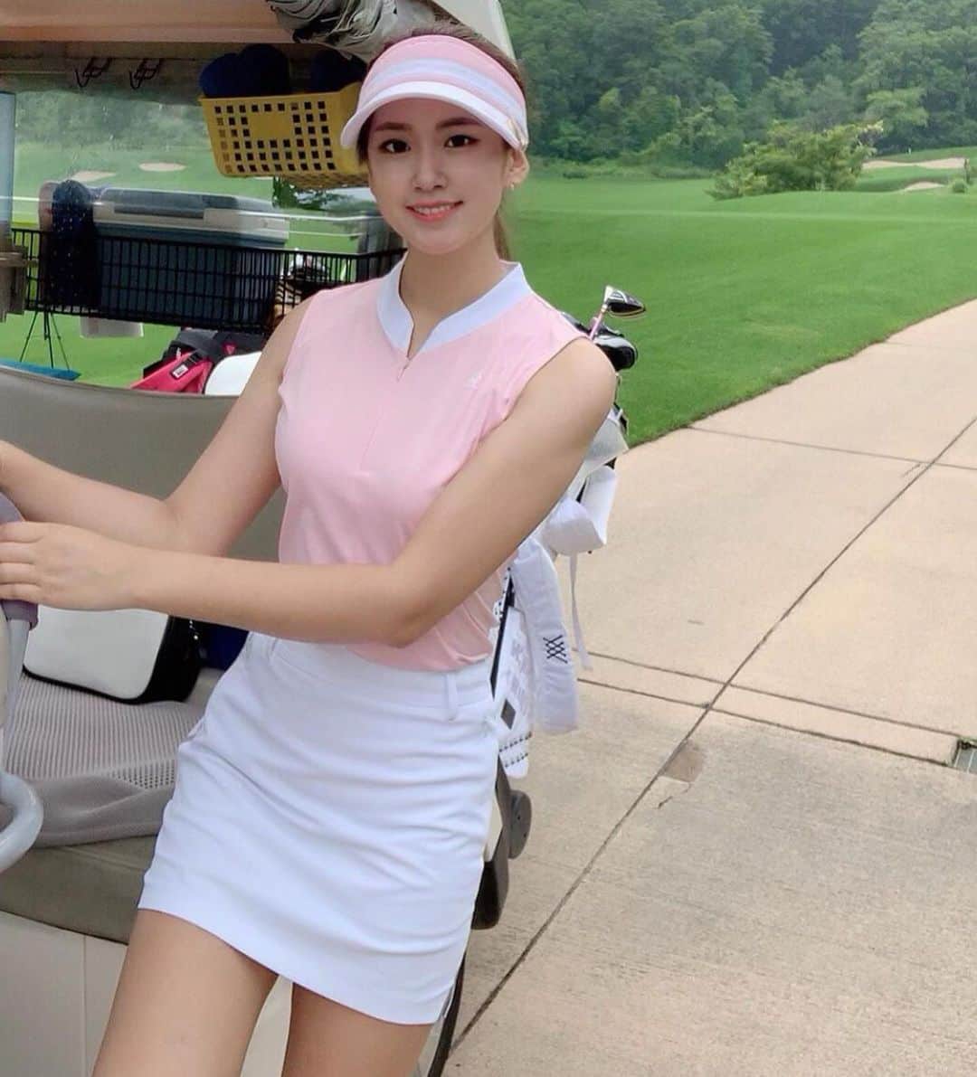 BodyON Koreaさんのインスタグラム写真 - (BodyON KoreaInstagram)「Wow!! @hyeyoni_yu 👍😎💕 | | 🔥생각과 삶이 멋진 #운동 피플들을 바디온코리아는 응원합니다! | | 🍀자신 or 주변 지인 중에 짐패션 핫피플 계시면 #바디온코리아 or DM 보내주세요📩 | | #골퍼 #골스타그램 #골프레슨 #스윙 #golf #전신샷 #골프장 #운동녀 #골프연습장 #몸스타그램 #유지어터 #다이어터 #몸짱 #눈바디 #인스타골프 #헬린이 #다이어트자극사진 #golfstagram #셀카놀이 #healthy #운동스타그램 #셀스타 #골프 #필드」6月21日 11時57分 - bodyonkorea