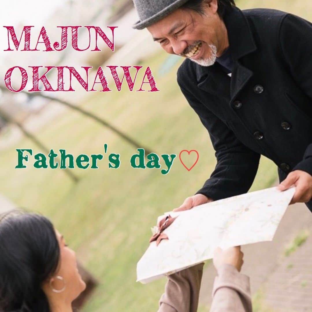 majunさんのインスタグラム写真 - (majunInstagram)「【Father's day 2020】 . 6月21日(日)は父の日。 . いつもお世話になっているお父さん、頑張っているお父さんへ「ありがとう」の気持ちを伝える日🍀 . コトバとカタチで伝えませんか⁇💓 . MAJUN OKINAWAでは、無料でギフトラッピングを行なっております🎁 . 可愛いシャツ型のラッピングや高級感のあるBOXラッピングもございます✨ . BOXラッピングには、オリジナルのかりゆし柄のラベルが付いており、父の日用のラベルもご用意しております❣️ . 是非、ご利用下さい😊🎵 . +‥‥‥‥‥‥‥‥‥‥‥‥‥‥‥‥‥‥‥‥‥‥‥...‥‥‥‥‥+﻿﻿﻿ ［那覇本店］沖縄県那覇市壺屋1-7-11 ［糸満店］　沖縄県糸満市西崎町4-21-7  営業時間：月〜土　10:00〜19:00  日・祝　10:00〜18:00 ［イーアス沖縄豊崎店］豊見城市豊崎3ー35 2F  営業時間：10:00〜21:00 (年中無休) +‥‥‥‥‥‥‥‥‥‥‥‥‥‥‥‥‥‥‥‥‥‥‥...‥‥‥‥‥+﻿﻿﻿」6月21日 11時59分 - majunokinawa