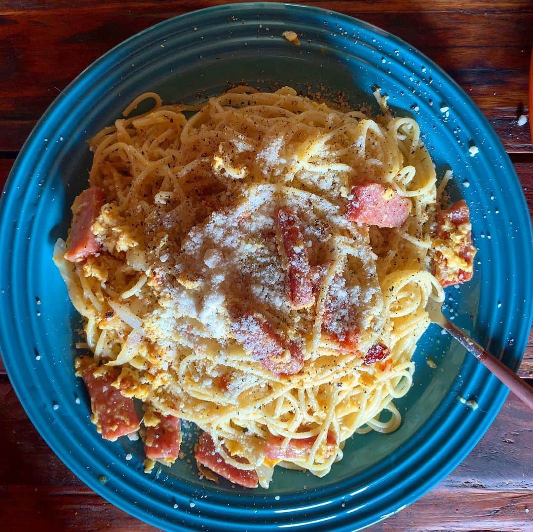 池内万作さんのインスタグラム写真 - (池内万作Instagram)「お昼はカルボナーラ。 なかなか美味しくできたが、量がアホみたいに多くなってしまったw まぁいいや。 日曜日だし。 いや、意味分からん。 次回から重さ計ろうかな。 #イケウチ家の食卓 #ビストロ万」6月21日 12時11分 - mandeshita