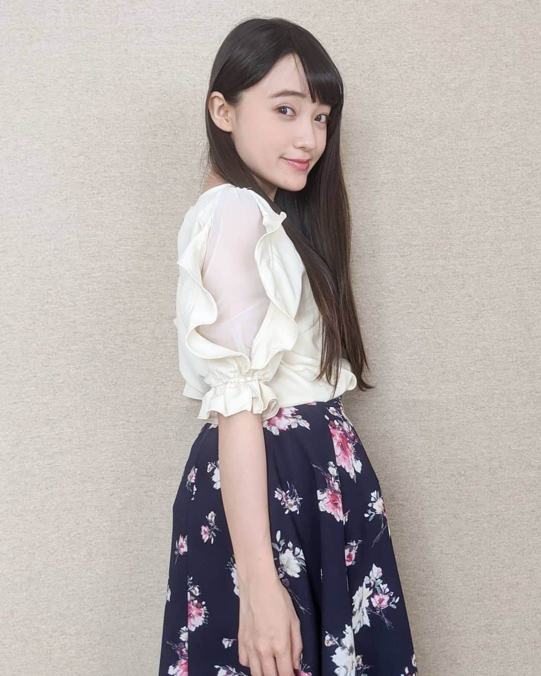 のインスタグラム：「今日はみんな何するの？ . . fiocco第一弾商品 『陽だまりのワンピース』 予約販売受付中♡ . プロフィールのURLから ぜひチェックしてね🎀 #fiocco  #フィオッコ  #ファッションブランド . . . #相川結 #女優 #モデル #フリーランス #フリーモデル #サロンモデル #サロモ #美容 #メイク #ファッション #撮影 #低身長 #低身長コーデ #おちびコーデ #今日のコーデ #ロングヘア #ナチュラルヘア #ストレートヘア #夏 #夏コーデ #ナチュラルメイク #黒髪ロング #セルフポートレート」