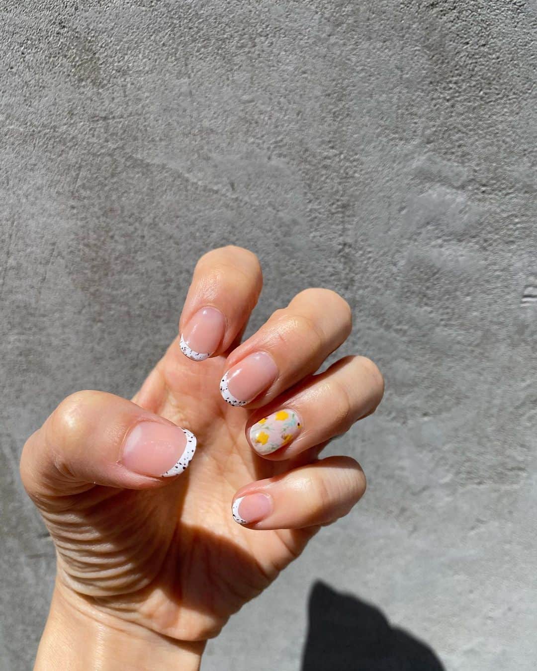 のインスタグラム：「・ nail〜🌷 ・ ・ ・ ありがとう @mayumi.matoba @lalavie_nailsalon 🤍 ・ ・ ・ #nail#ネイル#フレンチネイル」