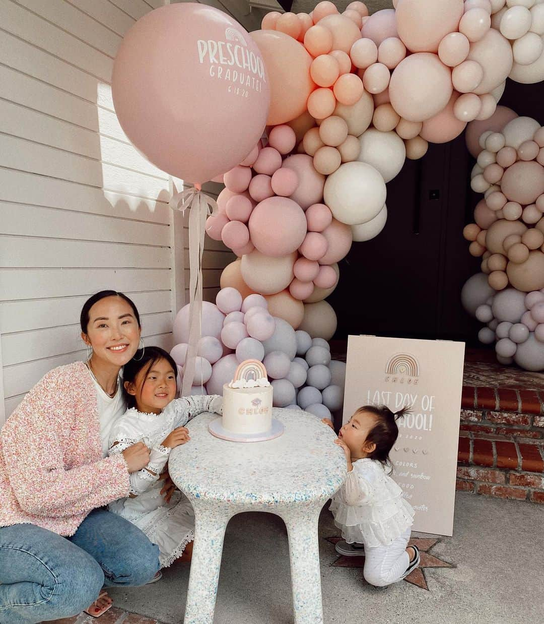 クリッセル・リムさんのインスタグラム写真 - (クリッセル・リムInstagram)「Forever my girls 💕 congrats Chloé 👩‍🎓also find you a girl who looks at you like Colette looks at cake 😂#chrisclocole  Table from @infavorof ( upcycled from old plastic toys )」6月21日 12時37分 - chrisellelim