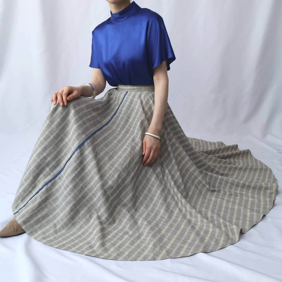 吉祥寺 古着屋 Orfeoのインスタグラム：「Check Circular Skirt  #orfeo #kichijoji #tokyo #vintage #used #fashion  #coordinate #outfit  掲載商品のお問い合わせはインスタグラムのプロフィール記載のメールアドレス宛にお願いいたします。コメント、DMでのお問い合わせは受け付けておりませんのでご了承ください。」