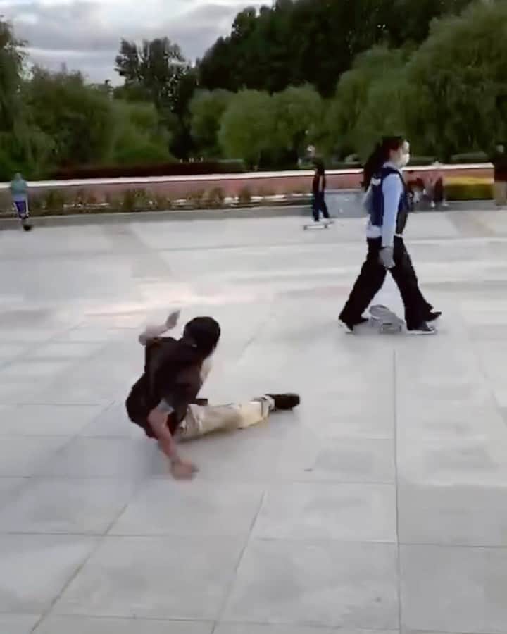 シェーン・オニールのインスタグラム：「Meanwhile in China... 🤯🤣」
