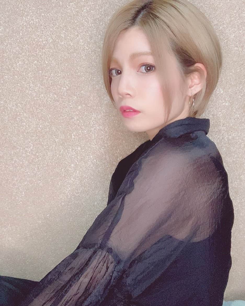 菜月アイルのインスタグラム：「スケスケえちえち🙈 ・ ・ #ootd #fashion  #instagood #instagramjapan  #portrait #instagood #japanesegirl  #スケスケ #スケシャツ#モノトーンコーデ」