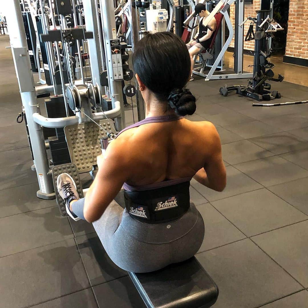 Areum Jungさんのインスタグラム写真 - (Areum JungInstagram)「토요일은 전신이 제맛! 등부터❤️. . Whole body day on Sat. Back❤️. . #운동 #workout」6月21日 12時50分 - areumjung
