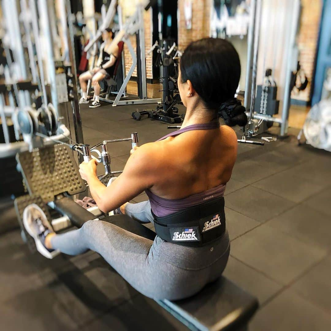 Areum Jungさんのインスタグラム写真 - (Areum JungInstagram)「토요일은 전신이 제맛! 등부터❤️. . Whole body day on Sat. Back❤️. . #운동 #workout」6月21日 12時50分 - areumjung