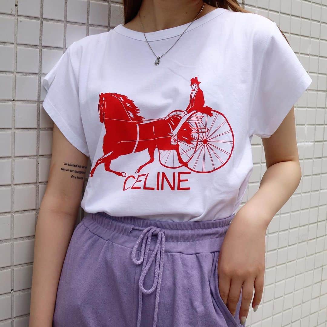 Vintage Brand Boutique AMOREさんのインスタグラム写真 - (Vintage Brand Boutique AMOREInstagram)「Celine Horse carriage tops  On website search for AO26390  Free Shipping Worldwide✈️ ✉️ info@amorevintagetokyo.com  #ヴィンテージ #セリーヌ #ヴィンテージセリーヌ #ヴィンテージブランドブティック #アモーレ #アモーレトーキョー #ヴィンテージショップ #表参道 #東京#celine #vintage #vintageceline #celinevintage #amoretokyo #amorevintage #vintageshop #omotesando」6月21日 13時01分 - amore_tokyo