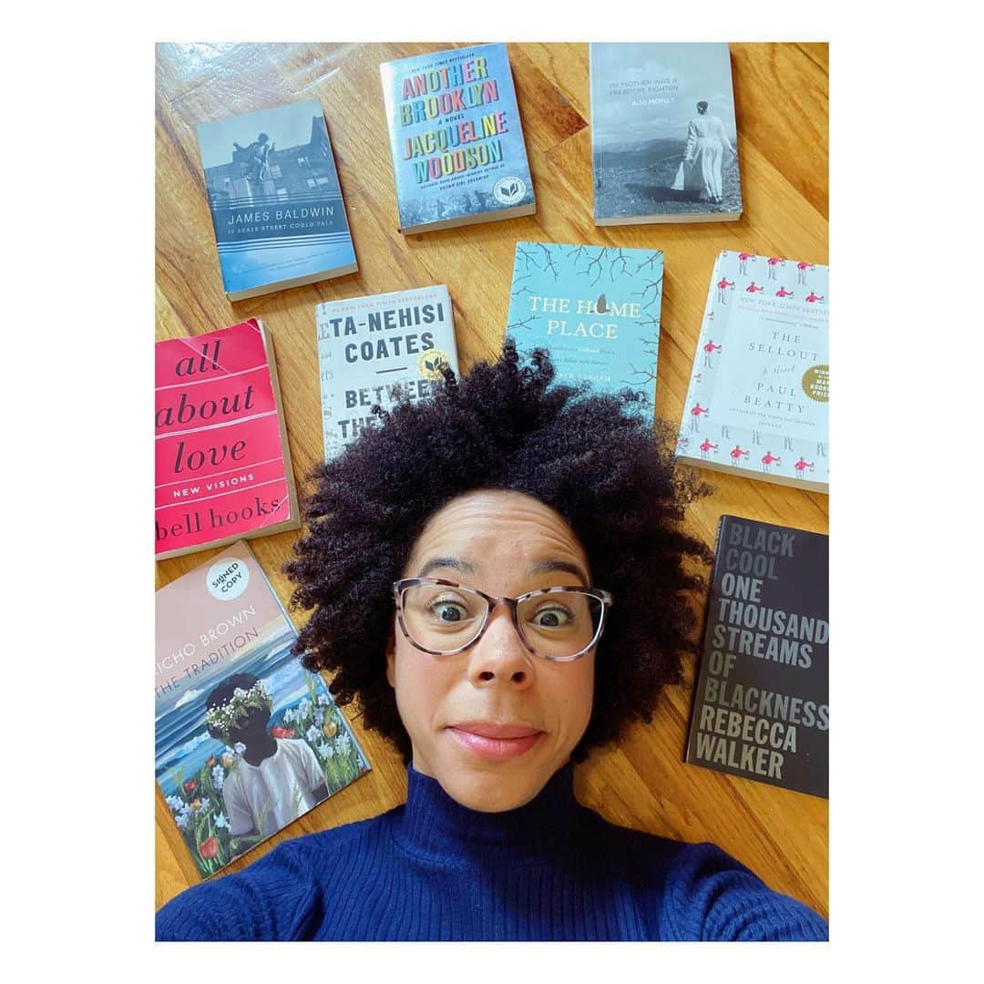 ジュリア・ルイス＝ドレイファスさんのインスタグラム写真 - (ジュリア・ルイス＝ドレイファスInstagram)「[@ayanaeliza #PassTheMic] Celebrate #Juneteenth by purchasing books by Black writers from Black-owned bookstores! 🖤 #BlackoutBestsellerList  Go to @subwaybookreview for a list of black-owned bookstores.  And if you’re looking for book suggestions, highly recommend these ones around my head!  Or... maybe choose my book...?!📖 @AllWeCanSave is an anthology of wisdom by women climate leaders 🌎 — essays and poems, co-edited with @drkwilkinson. Details and pre-order at allwecansave.earth.  And with that, I’m out! 👋🏽 Thank you, Julia for passing the mic.  #BlackPublishingPower #BlackLivesMatter #AllWeCanSave」6月21日 13時06分 - officialjld