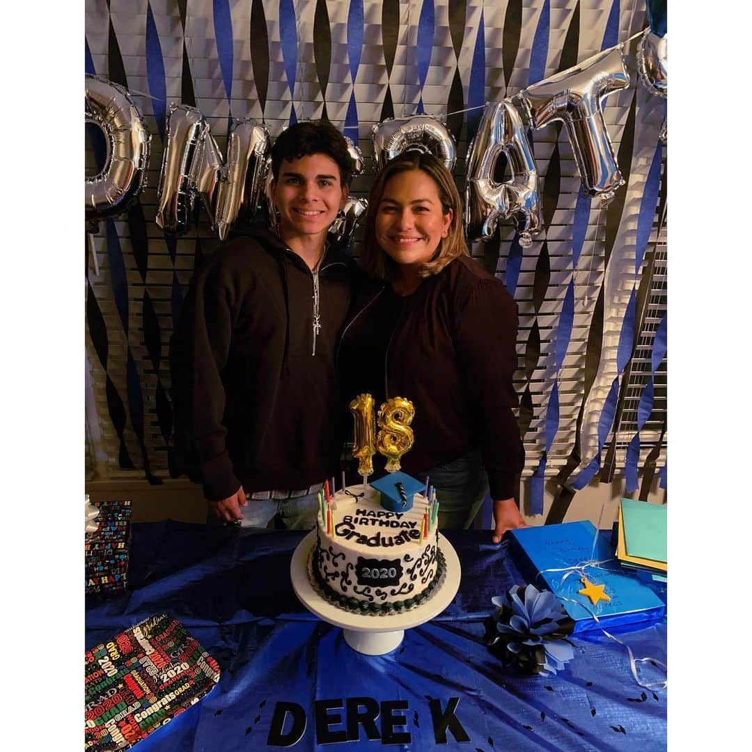 リセット・サラスのインスタグラム：「Happy 18th BDAY and Graduation to my nephew Derek! I love you so much and I'm excited for the next chapter in your life💙 @derek_g20」