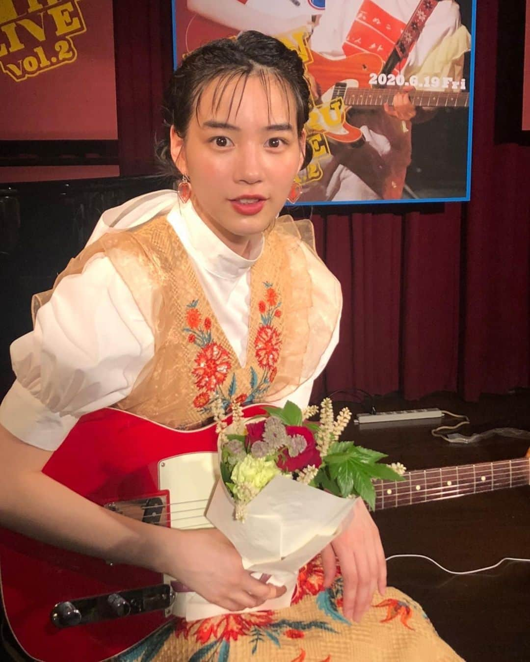 のん（能年玲奈）さんのインスタグラム写真 - (のん（能年玲奈）Instagram)「一昨日の『OUCHI DE MIRU LIVE vol.2』どうでしたか？ キングけい @higuchi_kei のプレゼンが感動的で、またも負けてしまいました。悔しい。 ですが、今回の配信もとっても楽しかったです。 みんなありがとう〜。 次回は7月24日。大友良英さんSachiko Mさんと！楽しみです。 そして、今夜のJ-WAVE 『INNOVATION WORLD ERA』にて、のんとも。M初リモートレコーディング音源「lalalaにちようび」が初オンエアされます🌻 是非聴いてね。 #のんおうちで観るライブ #まったりどっちのライブショー #jwave #era813」6月21日 13時21分 - non_kamo_ne