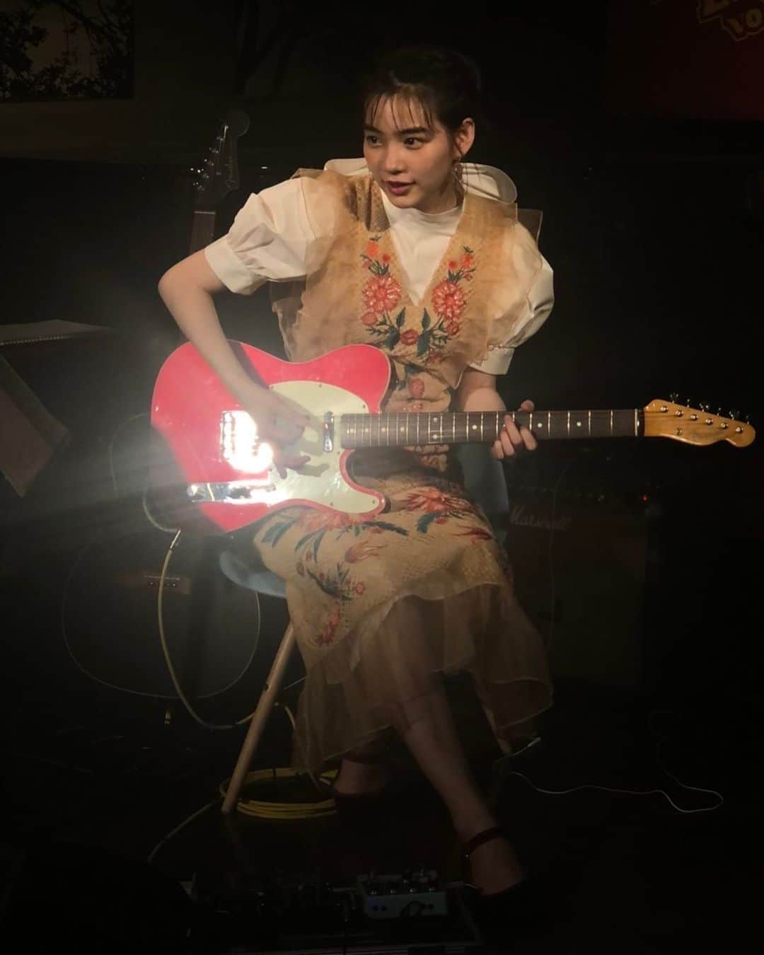 のん（能年玲奈）さんのインスタグラム写真 - (のん（能年玲奈）Instagram)「発光するギター。🎸 かっこいい。」6月21日 13時24分 - non_kamo_ne