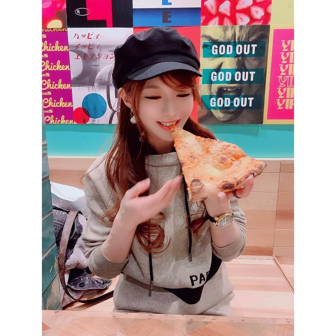 相沢みなみさんのインスタグラム写真 - (相沢みなみInstagram)「‪このドリンク美味しかったけど‬甘すぎてピザで口直しした🍕w‬ ‪#載せそびれたシリーズ ‬ . I ate pizza to mend the mouth‬ from all that sweetness lol‬ . 这饮料很好吃可是太甜了 哈哈‬ ‪所以我吃了披萨😂🍕‬ . #相沢みなみ」6月21日 13時30分 - epoint2016