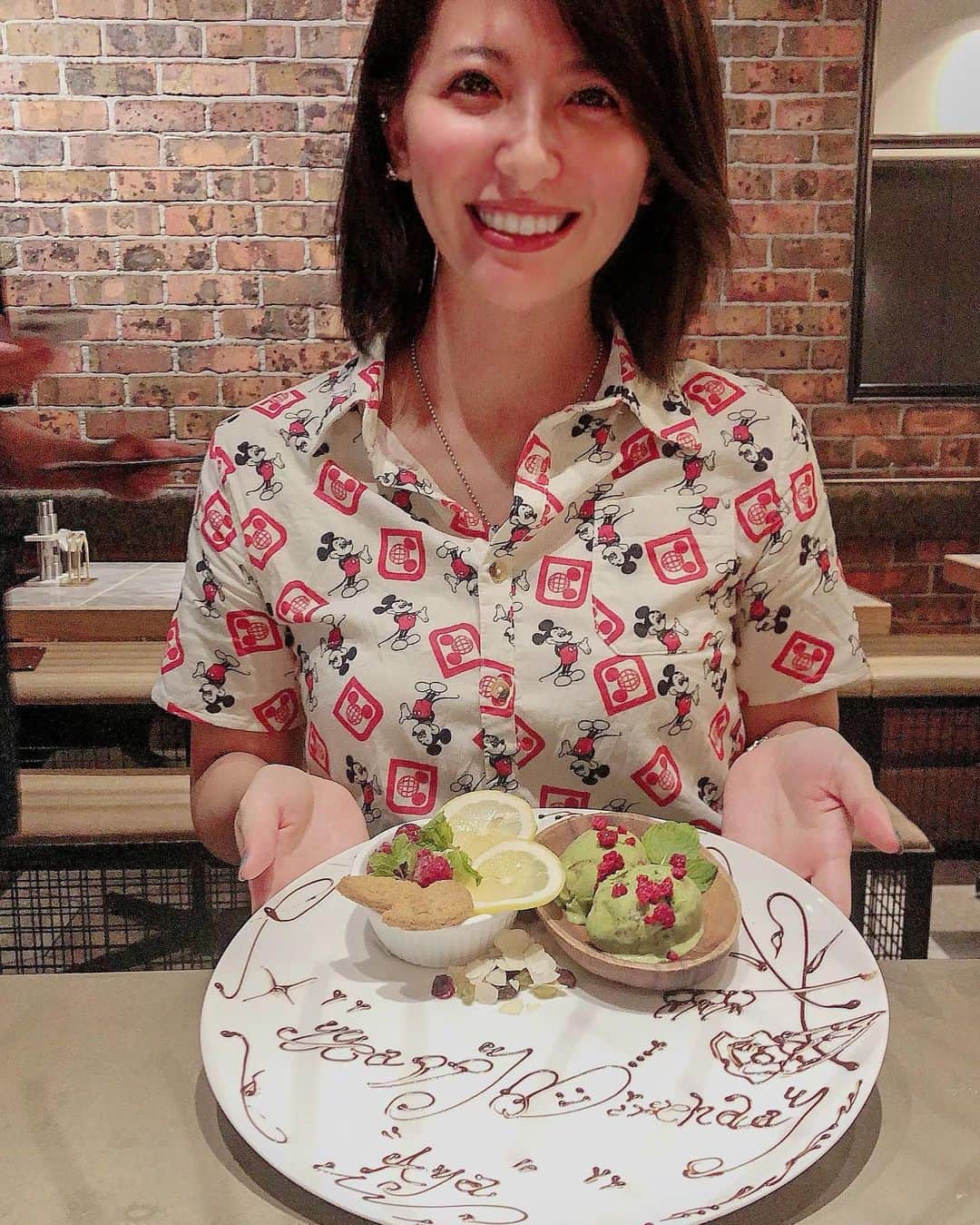 矢部あやのインスタグラム：「ちょっと早めの誕生日お祝いしてもらいました🎉 何も考えてなかったから嬉しかった！ KALDIの旨たれめっちゃ美味しいよってTwitterで騒いでたらプレゼントで貰ったｗ火曜に買ったばっかなのにｗｗ しばらく思い出し笑い出来そう😂 ・」