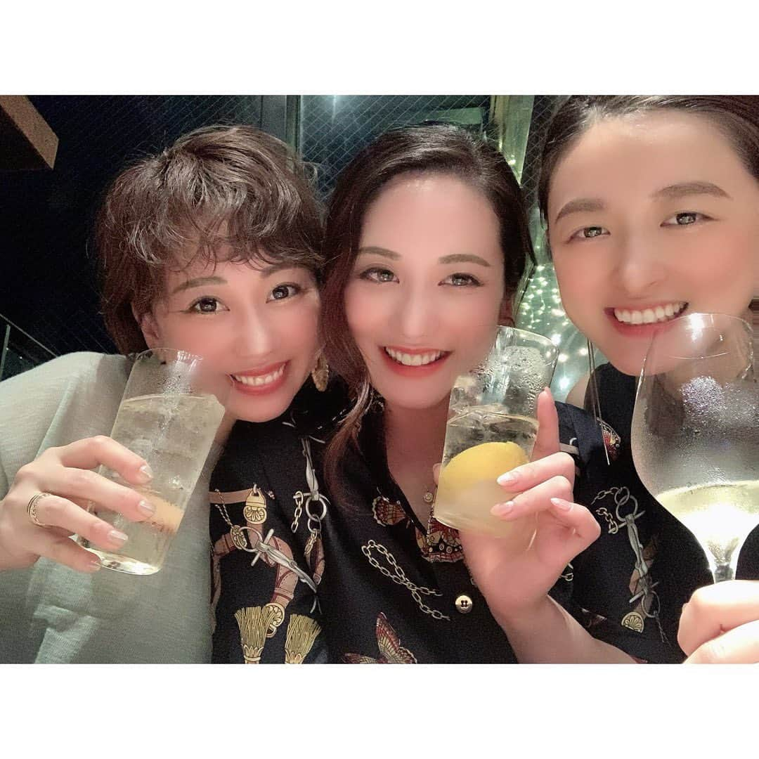 吉村遙さんのインスタグラム写真 - (吉村遙Instagram)「沢山飲んだ日🍸🍸🍸🍸🍸 わたし他の人より早い時期から気をつけていたようで 友達と遊ぶのは3ヶ月半ぶりでした🥺💕 太ったはずが痩せてみえるアプリのせいで ダイエット忘れ飲む食べる。 - #異業種交流会#大酒豪なお友達#4軒か5軒#飲み歩き#最後の方覚えてない#それでも次の日きちんと仕事行く#また遊ぼ#今泉#赤坂#警固#どこ行ったっけ」6月21日 13時32分 - harupi1019