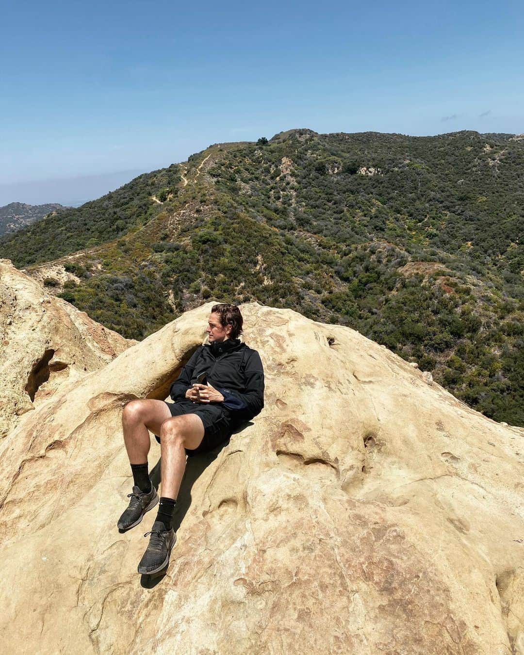 マリア・シャラポワさんのインスタグラム写真 - (マリア・シャラポワInstagram)「Hiking 🥾’s and a 🐻. I guess it’s the weekend ☀️」6月21日 13時49分 - mariasharapova