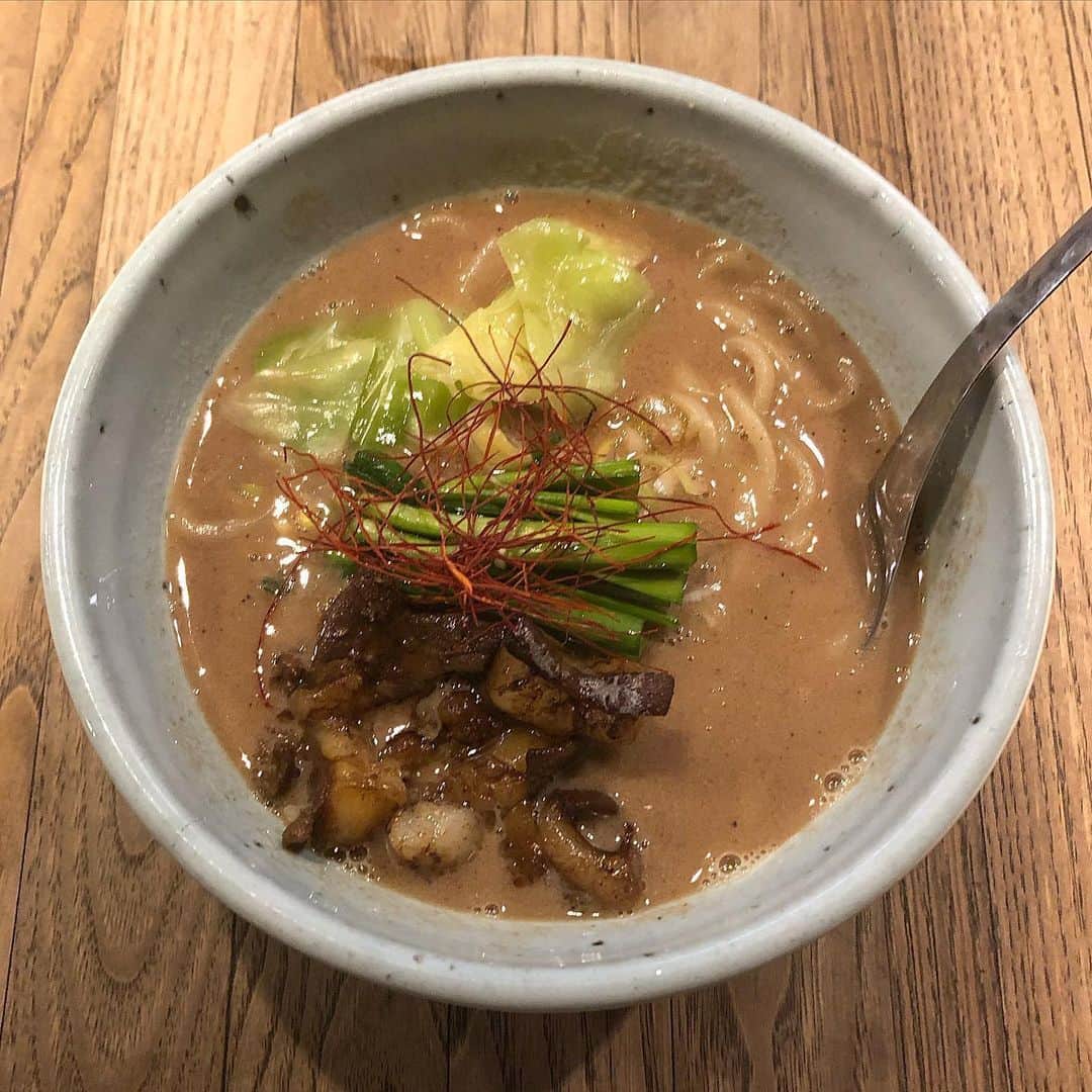 Rinkaのインスタグラム：「先輩が教えてくれたもつラーメン🍜  #和醸良麺すがり #すがり#ラーメン#もつラーメン#もつ#🍜#京都#京都グルメ#京都旅行#時差投稿」