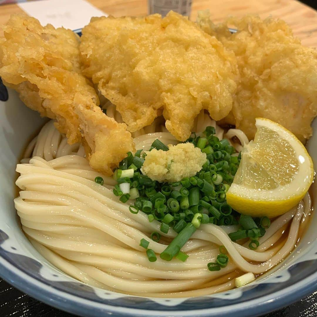 友野一希さんのインスタグラム写真 - (友野一希Instagram)「. 練習の休憩時間にお昼ご飯で食べました。 奇跡的に並んでいなかったので ラッキー  #き田たけうどん #うどん」6月21日 13時42分 - k0515ki