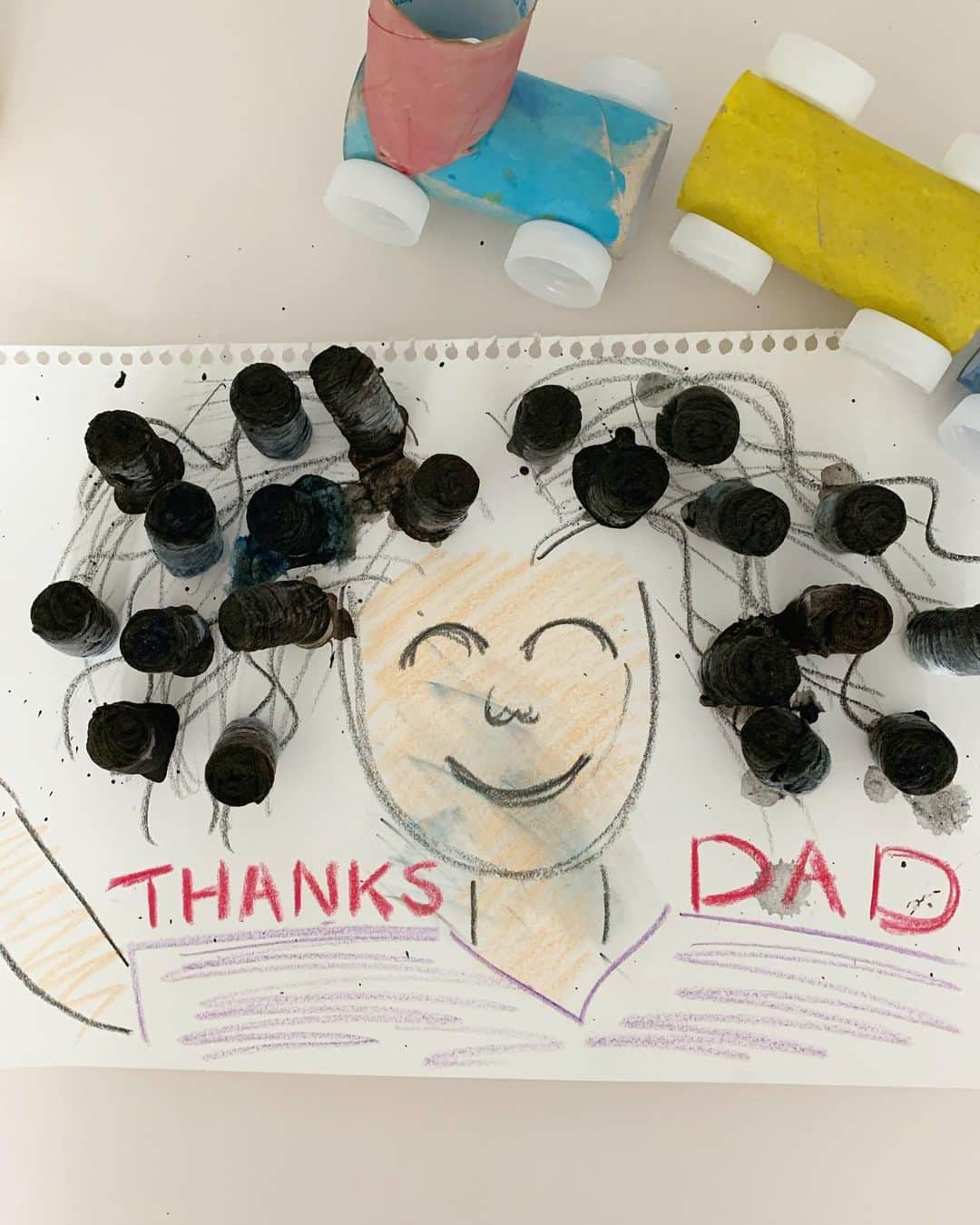 高木りなのインスタグラム：「Happy Father’s day!! アッパ(パパ)のチャームポイントのヘアスタイルを、コインティッシュで絵具遊びしてみました😆 最後のpic2枚は、前回作ったもの。 まるで、#メドューサ 🐍　😂 오늘은 아빠의날! 아빠 헤어스타일을 코인티슈로 표현해봤어요 ㅋㅋㅋ 근데 #메두사 같네... 🐍ㅋㅋㅋㅋㅋ . . #fathersday #thankyoudaddy #toddlerplay #父の日#おうちあそび#아빠의날#집콕#집콕놀이#코인티슈놀이」
