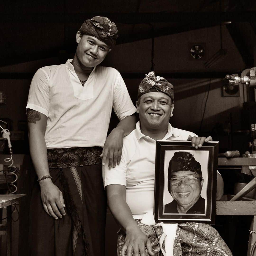 ジョン ハーディーさんのインスタグラム写真 - (ジョン ハーディーInstagram)「We’re proud to have multi-generations of artisans in our family. Happy Father’s Day. With love, from Bali.  @johnhardybali #JohnHardy」6月21日 23時42分 - johnhardyjewelry