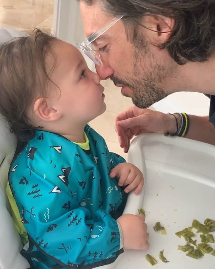 クレア・ホルトのインスタグラム：「How did we get so lucky? Happy Father’s Day to our rock. We love you the most.」