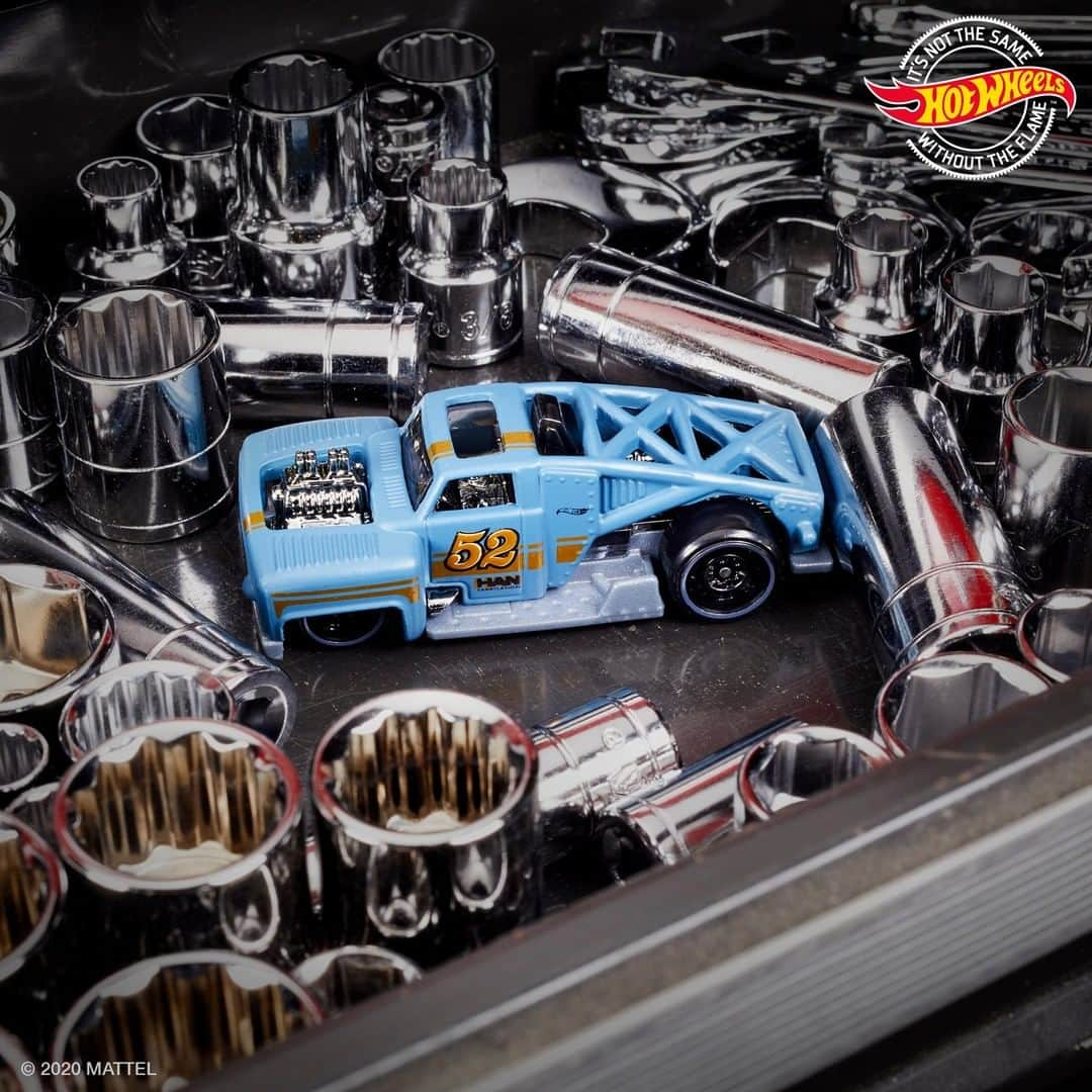 Hot Wheelsさんのインスタグラム写真 - (Hot WheelsInstagram)「Here’s to the dads who give us all the tools we need to get through life! #HappyFathersDay #HotWheels」6月22日 0時00分 - hotwheelsofficial