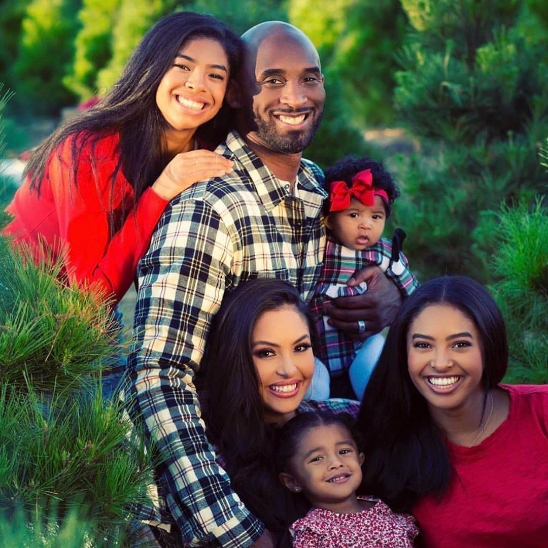 E! Onlineさんのインスタグラム写真 - (E! OnlineInstagram)「Happy Father's Day to all the dads, all the girl dads. ❤️ (📷: Instagram/Getty Images)」6月22日 0時00分 - enews