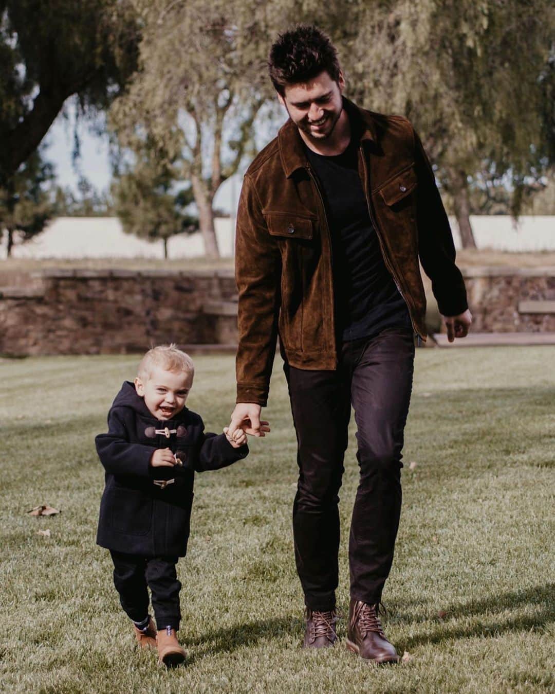 ペリーエリスのインスタグラム：「For days like today therse are the moments that matter most! #HappyFathersDay to all Dads out there! @lbarrowfitness」