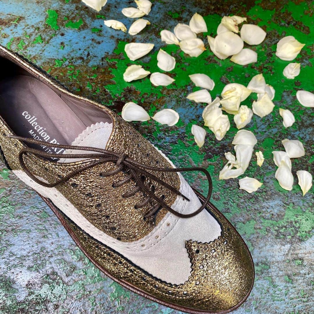 のインスタグラム：「Golden golf shoes - Metal + White Suede - soon on our selected boutique #fw2021 #collectionpriveeofficial #bestboutique • • • • • #collectionpriveeaccessories #metallic #laceupshoes #style #fashionista #womenswear #iconic #newcollection #style #gold #shoes #shoemakers #madeinitaly #italiantaste #artisanal」