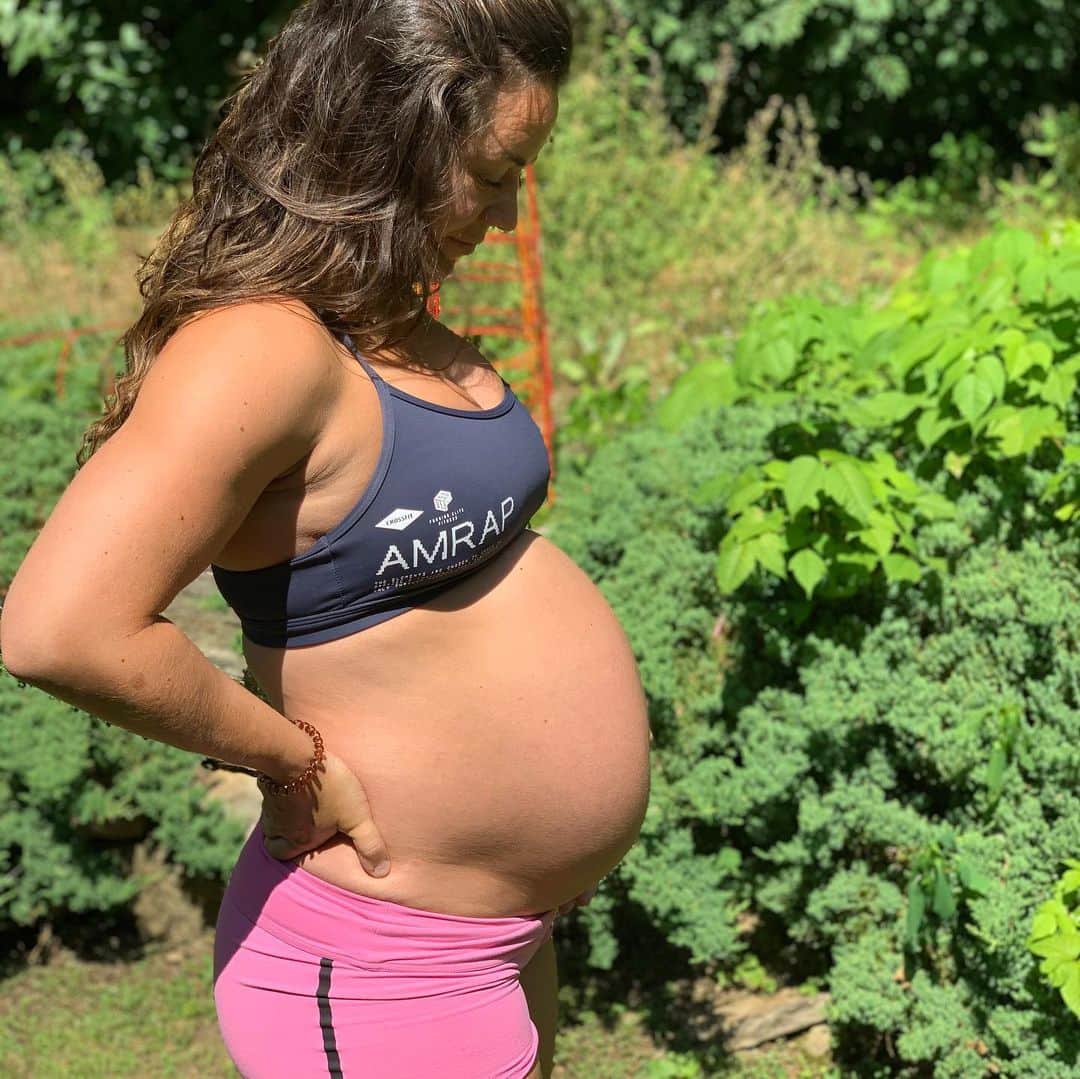 Camille Leblanc-Bazinetさんのインスタグラム写真 - (Camille Leblanc-BazinetInstagram)「Happy Father’s Day to my best friend!  Swipe right > 27 weeks today!  I hope you become everything that you wish to be as a father to our daughter... and that you help stay up at night with me to feed her because I might go crazy 😝 ♥️ “  Code: FATHER for 40% off everything in store ferocefitness.com “ 📸 @dozavisuals」6月22日 0時07分 - camillelbaz