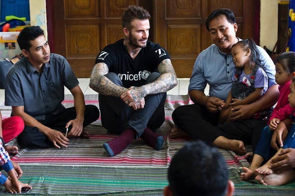 unicefさんのインスタグラム写真 - (unicefInstagram)「Wishing a safe, healthy and happy Father's Day to every dad who is celebrating today. Thank you for making the #EarlyMomentsMatter.⠀ ⠀ ~ Regram from @davidbeckham ~⠀ ⠀ .........................⠀ ⠀ Happy Father’s Day to all the dads and father figures out there. Working with @UNICEF has given me the opportunity to meet dads and their children from all around the world. This has been a challenging time for everyone and we all need to show a lot of love and strength to keep our kids safe and happy. Our normal lives might be on hold but the time we spend together now is giving us the chance to bond and make the #EarlyMomentsMatter. From my family to yours, have a great Father’s Day.」6月22日 0時12分 - unicef