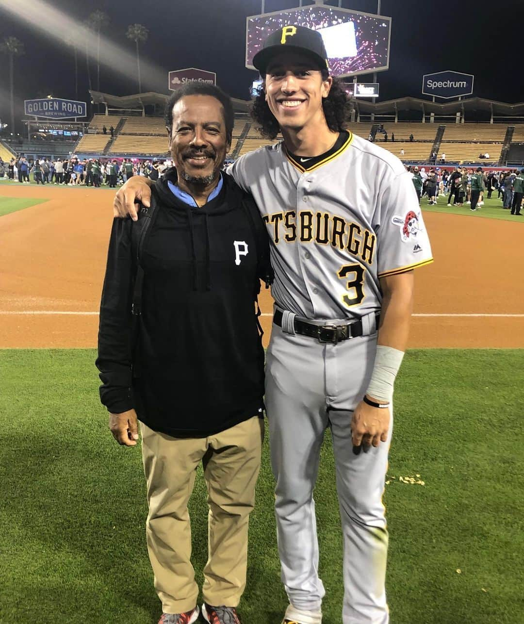 ピッツバーグ・パイレーツさんのインスタグラム写真 - (ピッツバーグ・パイレーツInstagram)「Dads are the best. 💙  Happy #FathersDay from your Bucs!」6月22日 0時28分 - pittsburghpirates