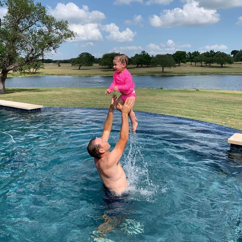 セルヒオ・ガルシアさんのインスタグラム写真 - (セルヒオ・ガルシアInstagram)「Blessed to be a father and earn the name “Daddy” by these two. Happy Father’s Day to all of the dads today! . . #happyfathersday #fathersday #azaleagarcia #enzogarcia #girldad」6月22日 0時38分 - thesergiogarcia