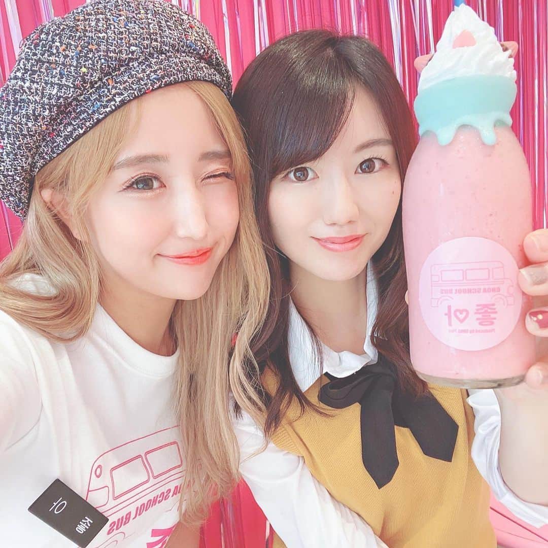 のインスタグラム：「. . CHOAコラボカフェ💕💕 . CHOA×TERRACE CAFEさんとの コラボカフェ🐰🍓🍓🍓 ネコ🥤🍓 ストロベリーフローズン🍓 飲みやすかった😻 . CHOAコラボカフェは7月中旬までの 期間限定だそうです💓 . . 着ている制服は @choa_japan でレンタルしたよ🥺 みきひめのお店💕 . #コラボカフェ#韓国カフェ#韓国風カフェ#制服レンタル#韓国制服レンタル#韓国制服#ねこ#ミルクボトル#ストロベリーフローズン#韓国いきたい#harajuku#choa_japan#choa#choajapan #原宿#竹下通り#교복#인생네컷#インセンネッコ#制服#インスタ映え#フォトスポット#インスタ映え#韓国コスメ#韓国好きな人と繋がりたい#虹プロジェクト#좋아요반사#반사#팔로우#맞팔#맞팔해요」
