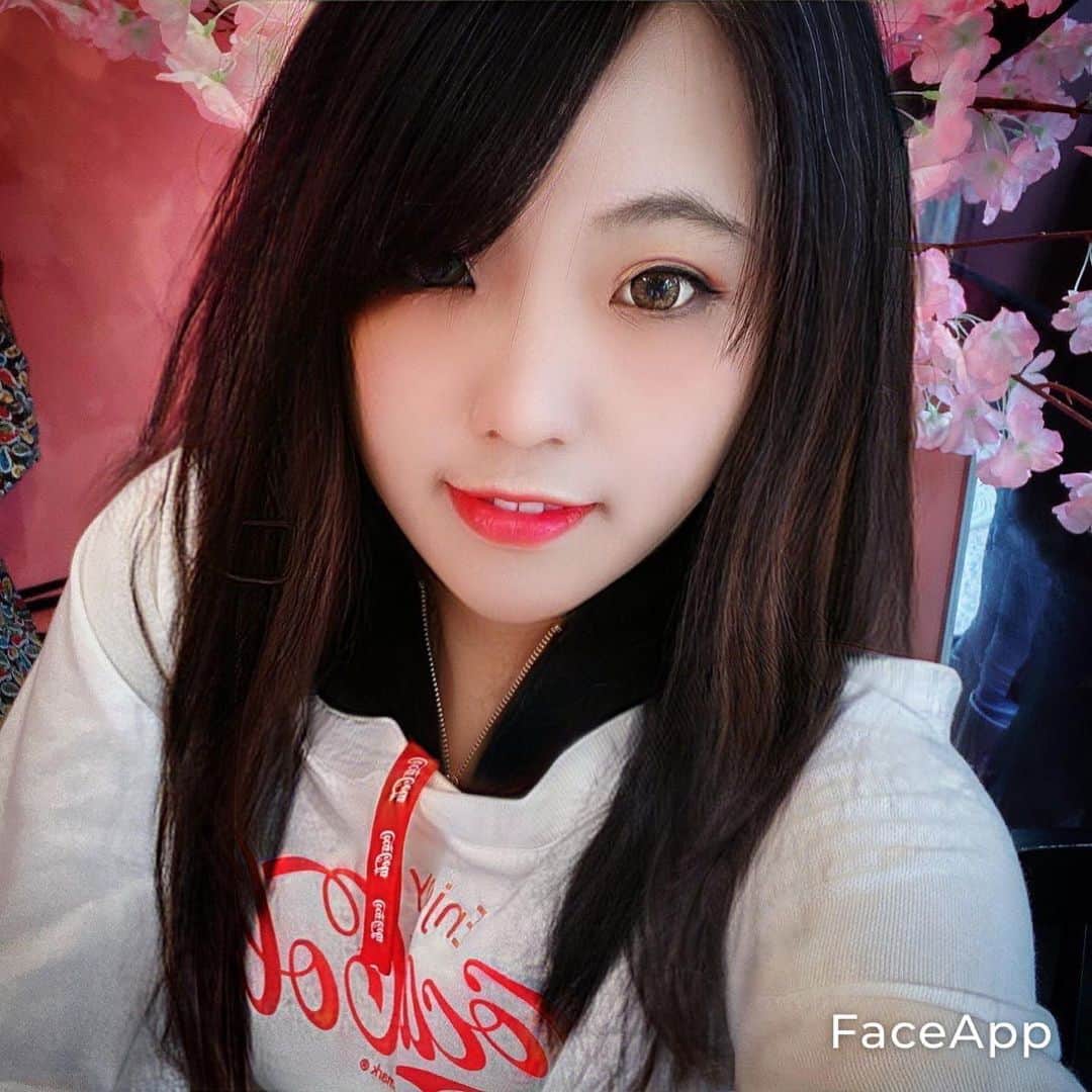 のインスタグラム：「Which one? Straight long hair & curly hair . . #hairstyles #hair #faceapp #look #fun #instagood #instalike #vote」
