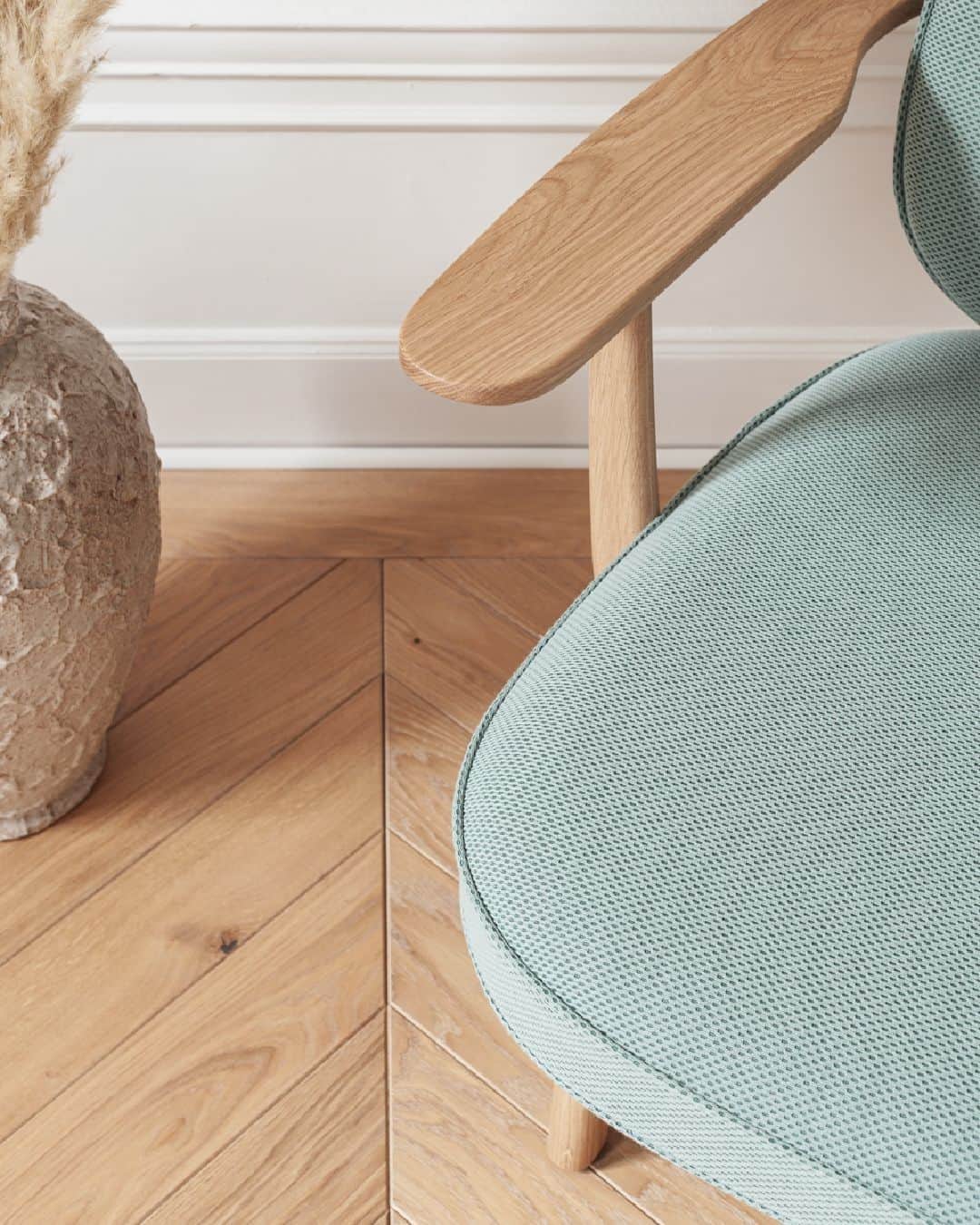 フリッツハンセンさんのインスタグラム写真 - (フリッツハンセンInstagram)「The Fred™ by Jaime Hayon is inspired by the classic Danish lounge chair, with wide armrests for relaxing.  Explore more via link in bio  #fritzhansen #jaimehayon #fredloungechair #chairs #designchair #프리츠한센  #フリッツハンセン」6月21日 16時00分 - fritzhansen