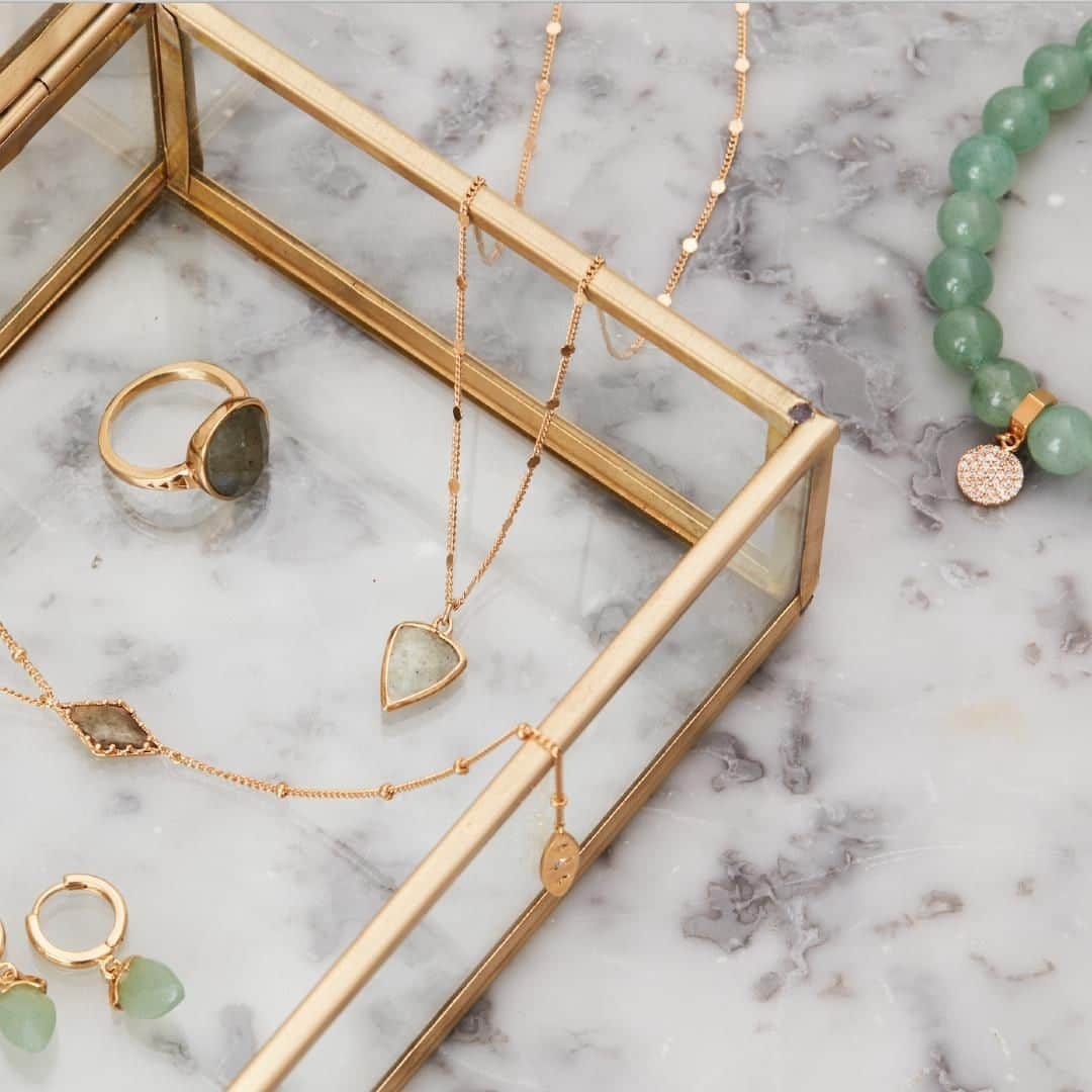 アクセサライズのインスタグラム：「Aventurine is believed to symbolise prosperity, wellbeing and good luck 💚  Who needs a little luck in your life?  Tap to shop or head to the link in our bio #Accessorizer」